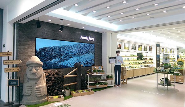 Retail Digital Signage at innisfree, Taiwan