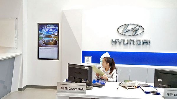 CAYIN Digital Signage at Reception and Cashier at Hyundai Service Center