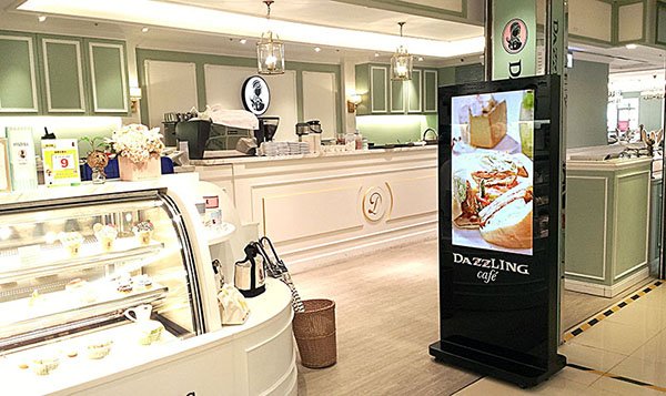 Hospitality Digital Signage at Dazzling Café, Taiwan